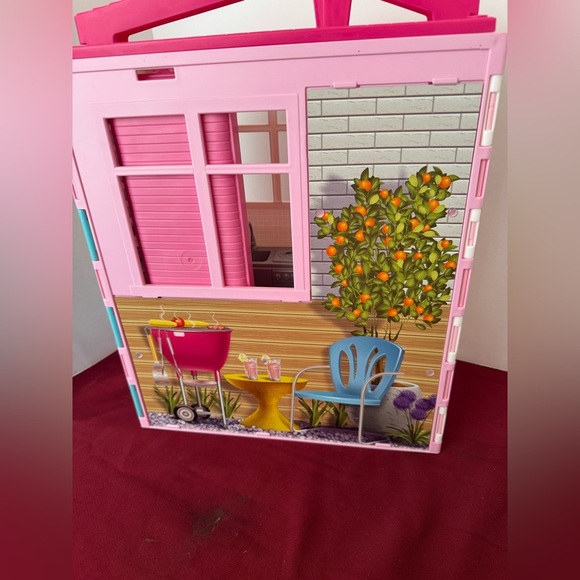 2018 Barbie Folding Getaway Portable Playhouse w/ Bed,Table, and Accessories - Picture 1 of 16